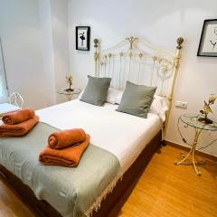 PANDORA City Center Apartment by SunCastle apartamentos