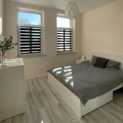 Apartament w Nowym Warpnie z widokiem na wodę.