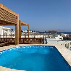 3-bedroom with jacuzzi on the roof - Sea View