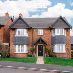 Large Modern 4 Bedroom House in Uttoxeter, Near Alton Towers, Great for Families
