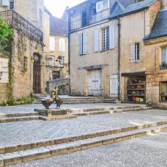 Stunning Apartment In Sarlat La Canda With Kitchen