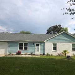 Cozy Home in Central Morehead 5min from the Beach