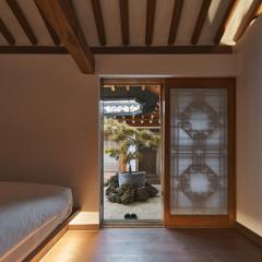 Luxury hanok with private bathtub - SN14