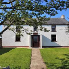 Spacious 3-Bedroom 3-bathroom country cottage