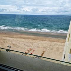Romántica vista al paseo marítimo de Cádiz