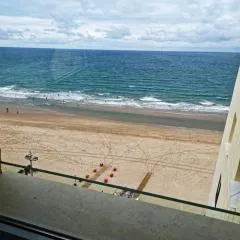 Romántica vista al paseo marítimo de Cádiz