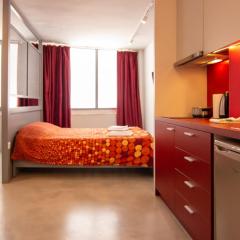 Red cosy studio in Athens center
