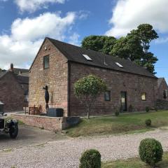 2 Bed Classy Peak District Cottage Barn Near Alton Towers, Polar Bears, Chatsworth House