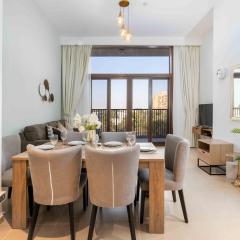 Almond Haven 2BR, 2 Bath Retreat in Town Square