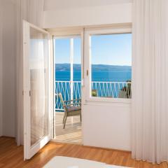 Déjà Blue Apartment