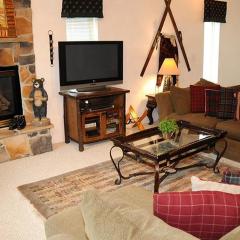 Seven Springs Woodridge 4 Bedroom Premium Condo, Sleeps 10, Deck with Mountain Views condo