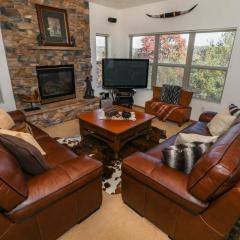 Seven Springs Woodridge 4 Bedroom Premium Condo, Mountain Views and Sleeps 10! condo