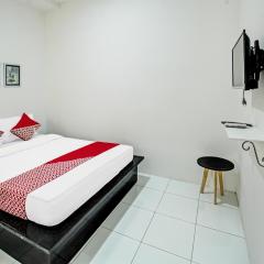 OYO 92433 Sirih Gading Family Guest House