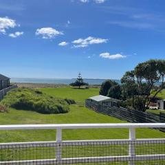 Fabulous Ocean and Reserve Views - Papamoa Beach