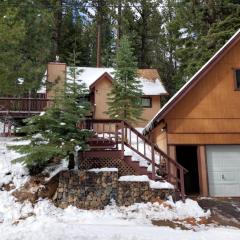 Cabin Close To Hiking Trails And Ski Resorts