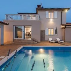 Villa Buroli with Pool, Sauna and Jacuzzi