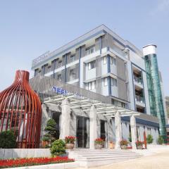 Trân Châu Beach & Resort