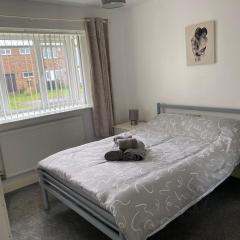 Cottage - Sleeps 4 - Pets Ok - Parking - Garden