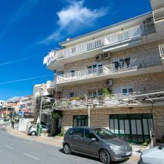 Apartments with WiFi Makarska - 19995