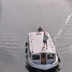 Zouw Hausboat Zakotven -pouze ubytovaní