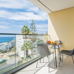 Apartment with ocean view and parking