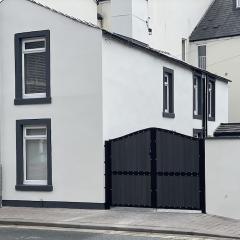 Quirky cottage in the centre of Penrith with a Hot Tub