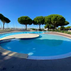 Très beau studio à Port Camargue superbe vue port