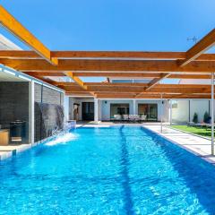 WHome Hideaway Luxury Family Villa w/ S-Pool & AC