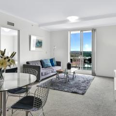 Modern spacious Chatswood Apartment H1016