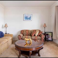 Van Gogh Guest Rm #1 • Van Gogh 1-Executive Room in a single family home