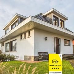 Luxury holiday home by the sea