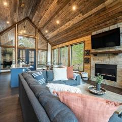 Winter Retreat in the Pines, Cozy Cabin & Fire Pit Nights