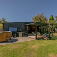 The Pumpkin Shed - Kuaotunu Holiday Home