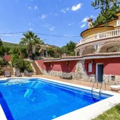 Catalunya Casas Spacious, Sublime Villa just 15km to Barcelona!
