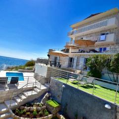 Blue Views Villa with Heated Pool & Jacuzzi