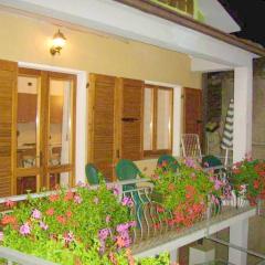 2 bedrooms apartement with furnished balcony and wifi at Prabione 8 km away from the beach