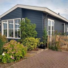 Canal-Side Stay, Giethoorn