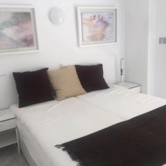 Apartment Sleeps 4 Near Beach