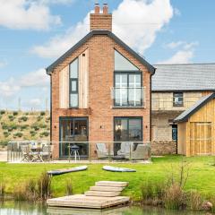 Lakeside family friendly property on a nature reserve The Spinney OI22
