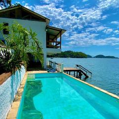 Casa beiramar com piscina na Ilha de Itacuruca RJ