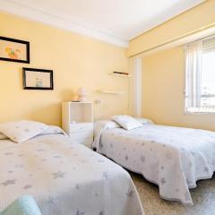 Se alquila una habitación doble con aire acondicionado