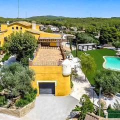 Catalunya Casas Divine and Delightful for 24 guests 12km to Sitges