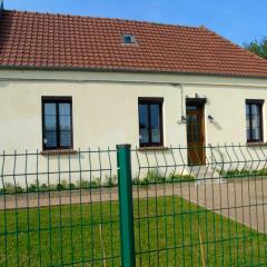 Maison de 2 chambres avec wifi a Avesnes en Val