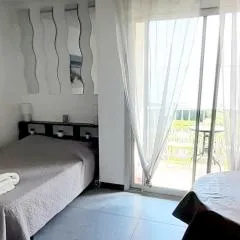 Studio avec jardinet et balcon idéalement situé