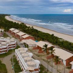 Apto em condomínio na praia, com terraço, em Ilhéus-BA