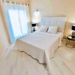 Beach & Sea 500Mbs WIFI, Private Parking and Pool