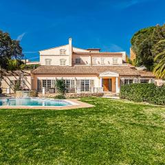 Stunning Home In Les Adrets-de-lestre With Wifi, 7 Bedrooms And Heated Swimming Pool