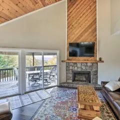 Deck and Mtn Views Fain Chalet in Kingsport
