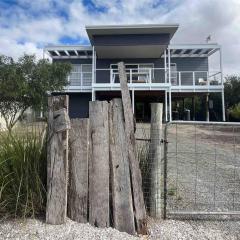 Beachfront 4 Bedroom Home in Nepean Bay