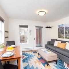 Cloud Nine, Walk to Gondola, Top Floor on River & Hot Tub condo